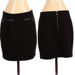 Laundry by Shelli Segal Black Quilted Miini Skirt with Zipper Pockets